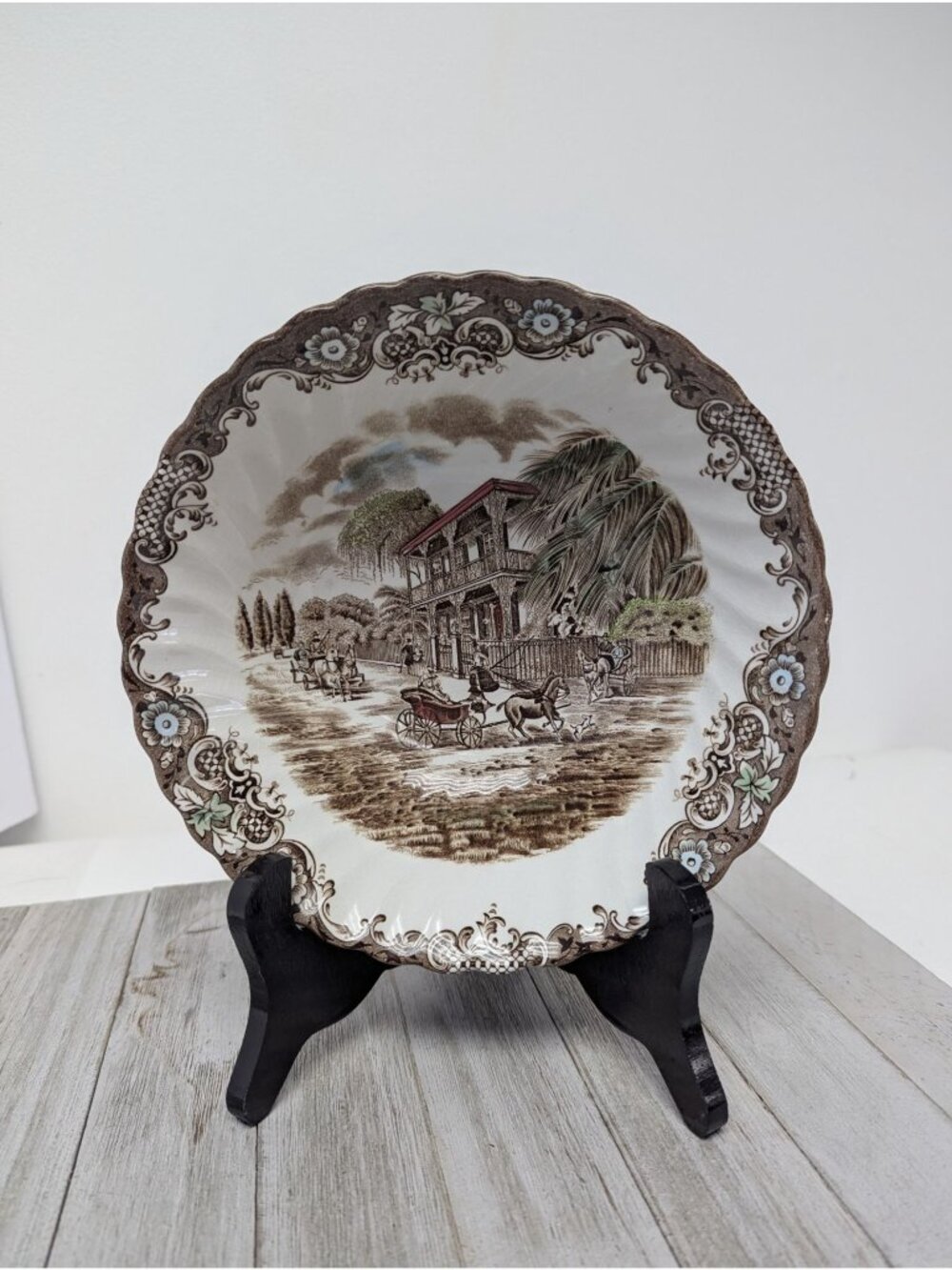 Vintage Johnson Brothers Serving Bowl Heritage Hall French Provincial 8 3/8”